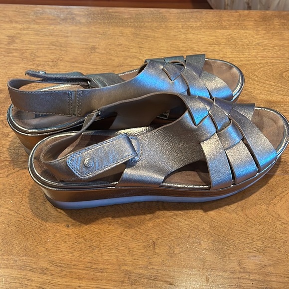 EARTH sandals size 10 - Picture 3 of 8